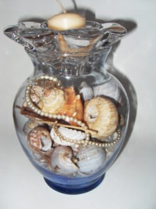 Votive/vase with sea shells and pearls 