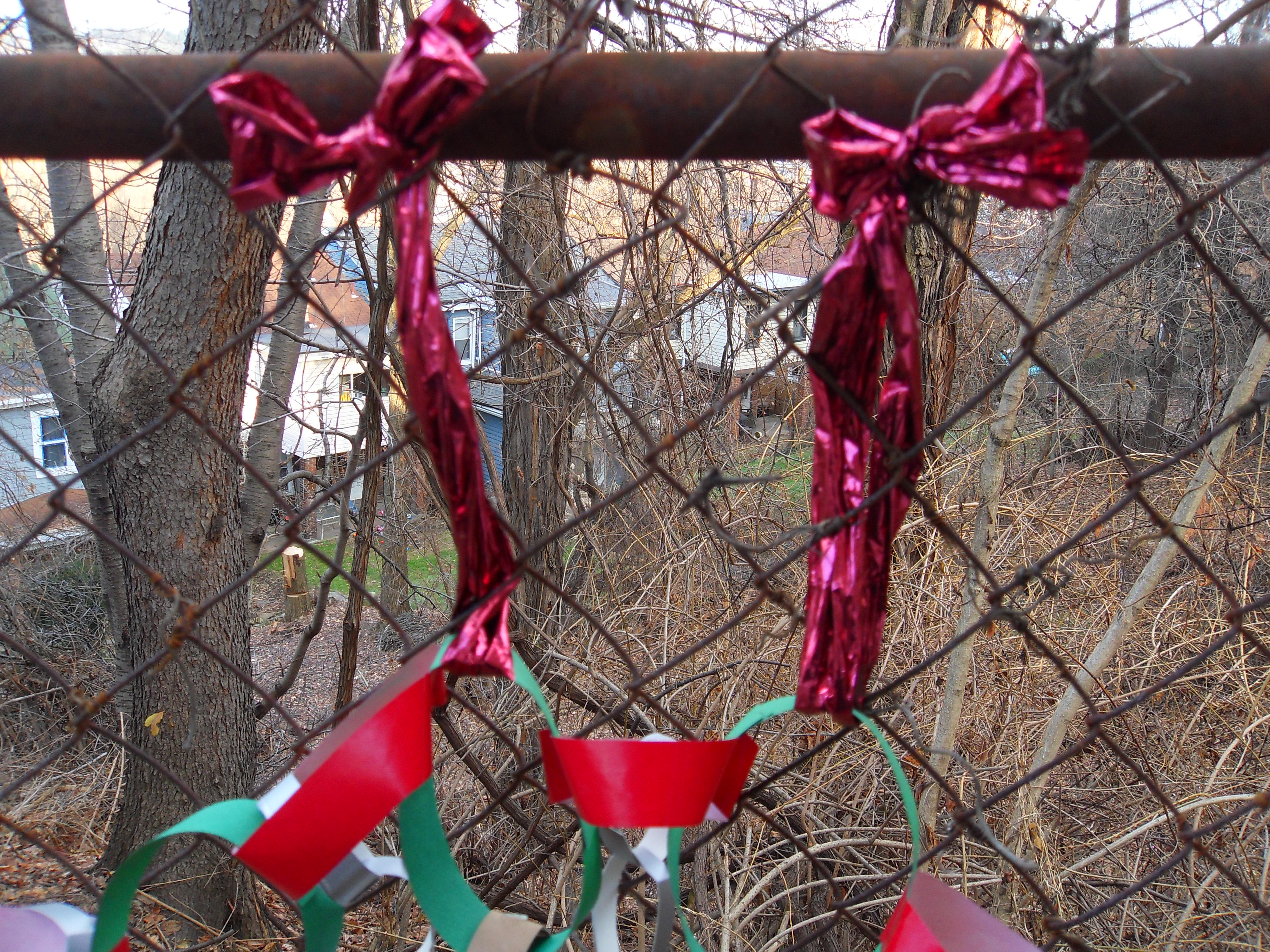 Fence Weaving Holiday Garland - Detail