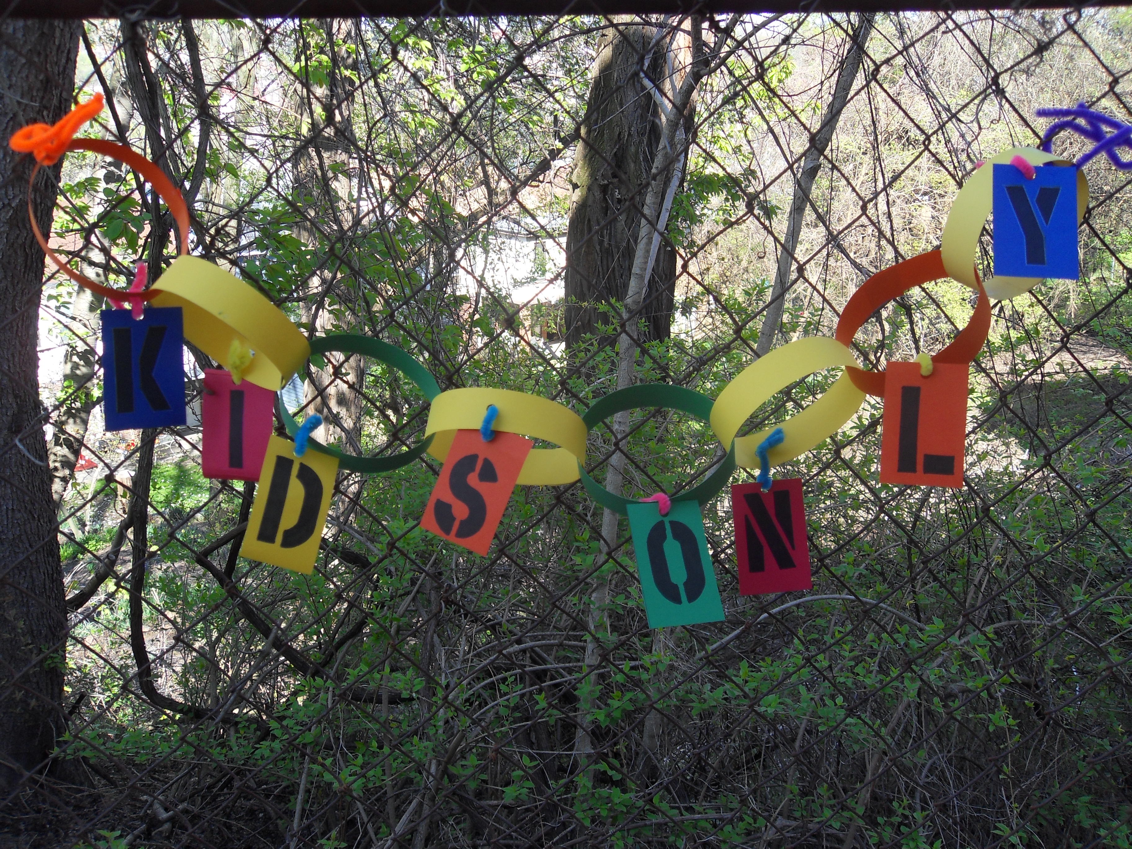 Kids Only Paper Garland Sign
